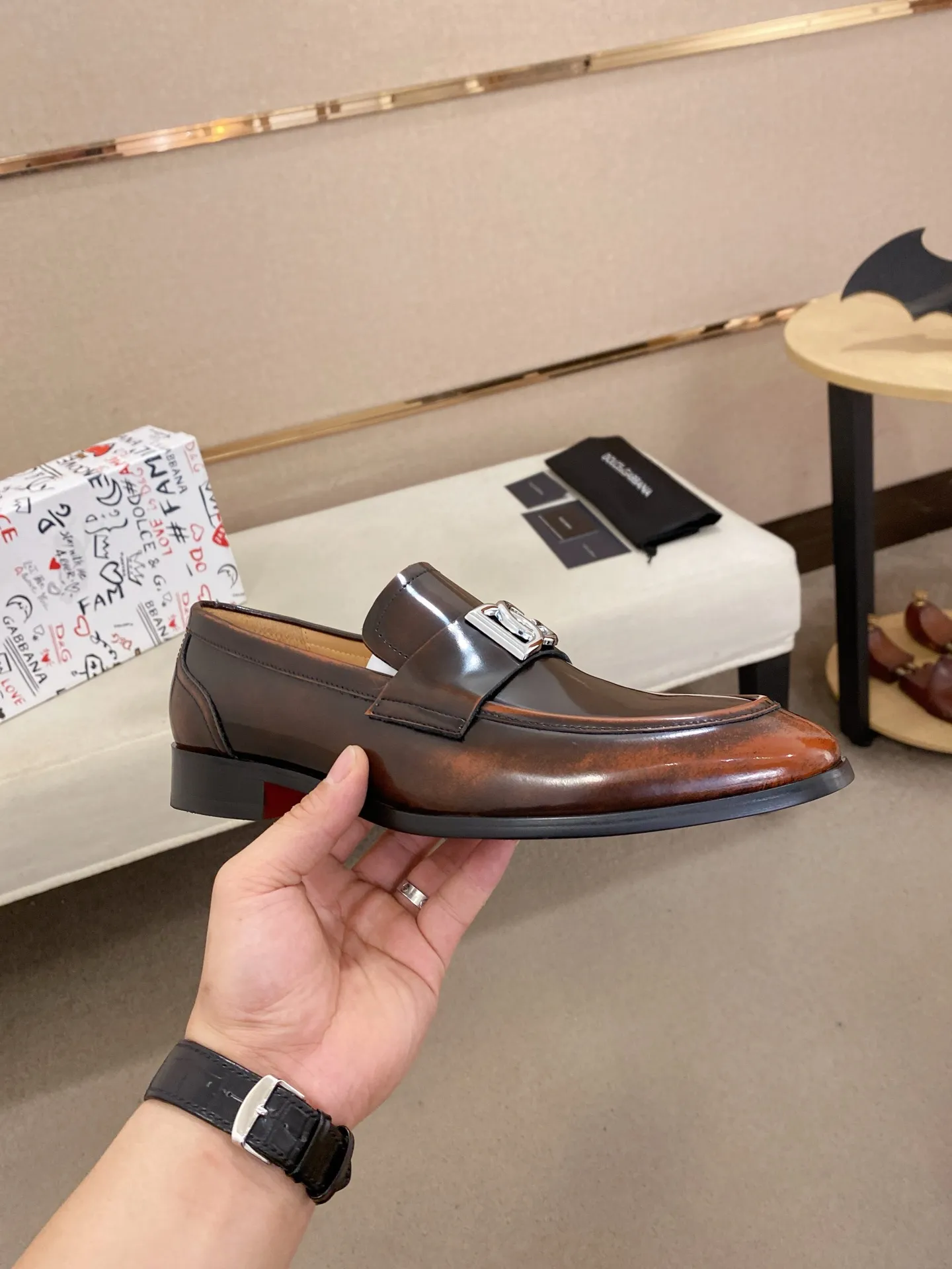 Men's clothing and shoes💰 520💰🌲DG top-notch🔍🔍men's new leather shoes🚹sold at the same time⚠The uppers are imported cowhide from Italy, the entire imported cowhide lining, and imported accessories💪💪, completely 1⃣️ vs. 1⃣️🇮🇹 💪💪, ⚠Sole: The original sole is specially provided by the original factory, the exclusive movable molded sole is super comfortable, ⚠Original factory follow-up goods, 🔍🔍high quality, can be entered and exited at will, welcome to compare ⚠Size number: 38-44. Can be customized 45 non-returnable